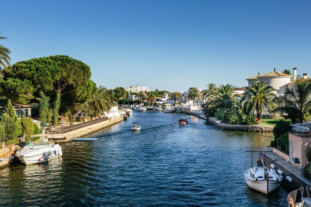 Lindo Apartamento Con Vistas Al Puerto Mistral Empuriabrava Exterior foto